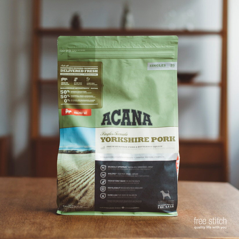 ■ACANA Yorkshire Pork (ヨークシャーポーク) 「アカナ」ヨークシャーポーク」は、豚肉のみを使用した全犬種・全ライフステージの犬に向けたドッグフード。食物アレルギーを持つ犬に向いています。また、新鮮なバターナッツスクワッシュ、カボチャが消化を健康的にサポート。 すべてのペットフードは最先端の食品加工技術で受賞歴のある自社キッチン「ノーススターキッチン」で丁寧に調理。新鮮かつ最高の原材料を使って調理された私たちの生物学的に適切（生物学的に適した）なドックフードは、ペットと飼い主に喜んでもらうこと間違いなしです。 ※ホールプレイ：肉食動物が摂るべき食事に合わせた割合で、肉や魚などの動物原材料の内臓部分（心臓、レバー、腎臓など）・少量の骨をそのまま使用すること 容量 2kg　6kg　11.4kg カロリー 339kcal/100g 保証成分 粗たんぱく質 31% 脂肪分 15% 粗灰分 7.5% 粗繊維 5% 水分 12% カルシウム 1.2% リン 0.9% オメガ-6 2.6% オメガ-3 0.9% DHA 0.15% EPA 0.10% 原材料 生豚肉 (18%), 豚ミール (18%), 丸ごとグリーンピース, 丸ごと赤レンズ豆, 生豚レバー (8%), 豚脂肪 (6%), 新鮮丸ごとバターナッツスクワッシュ (4%), 丸ごとヒヨコ豆, 丸ごと緑レンズ豆, 丸ごとイエローピース, レンズ豆繊維, エンドウ豆スターチ, 海藻 (EPAとDHAの供給源), 新鮮丸ごとカボチャ, 乾燥ケルプ, 塩, 丸ごとクランベリー, 丸ごとブルーベリー, 乾燥チコリールート, ターメリック, オオアザミ, ゴボウ, ラベンダー, マシュマロルート, ローズヒップ 酸化防止剤：1b306(i) 植物油から抽出したトコフェロール: 110 mg, 1a330 クエン酸: 40 mg, ローズマリーエキス: 75 mg　添加栄養素 (1kg当たり): 3a370 タウリン: 1500 mg, 3a890 塩化コリン (コリン): 1050 mg, 3b612 (亜鉛: 160 mg), 3b407 (銅: 5.5 mg), 3a821 ビタミンB1: 100 mg, 3a825i ビタミンB2: 20 mg, 3a314 ナイアシン: 200 mg, 3a841 D-パントテン酸カルシウム: 60 mg, 3a831 ビタミンB6: 35 mg, 3a316 葉酸: 7 mg, 3a835 ビタミンB12: 0.2 mg, 3a671 ビタミンD3: 1000 IU, 3a700 ビタミンE: 500 IU　添加腸球菌: 4b1707 エンテロコッカスフェシウム菌 DSM 10663/NCIMB 10415: 1 x 10^9 CFU 原産国 カナダ 備考 ・写真はリニューアル前のパッケージとなっております。 ・当商品は後払い決済を利用いただけないため、後払い決済以外でのお支払い方法をご指定ください ・こちらの商品はメーカー在庫のため、お届けまで1週間ほどお時間がかかる場合がございますのでご了承くださいませ。 ・また、メーカーで欠品している場合にはキャンセルをお願いする場合がございますので、あらかじめご了承ください。 【ACANAシリーズ一覧】 ■アダルト ・アダルトスモールブリードレシピ【340g・2kg・6kg】 ・アダルトラージブリード【11.4kg】 ・アダルトドッグレシピ【2kg・6kg・11.4kg】 ・フリーランダック【2kg・6kg・11.4kg】 ・グラスランドドッグレシピ【2kg・6kg・11.4kg】 ・グラスフェッドラム【2kg・6kg・11.4kg】 ・パシフィカドッグレシピ【2kg・6kg・11.4kg】 ・ランチランドレシピ【2kg・6kg・11.4kg】 ・ヨークシャーポーク【2kg・6kg・11.4kg】 ・ワイルドプレイリードッグレシピ【2kg・6kg・11.4kg】 ・ライト＆フィットレシピ【2kg・11.4kg】 ・スポーツ＆アジリティドッグ 【11.4kg】 ■パピー ・パピーレシピ【2kg・11.4kg】 ・パピースモールブリードレシピ【2kg・6kg】 ・パピーラージブリードレシピ 【11.4kg】 ■シニア ・シニアレシピ【2kg・11.4kg】 ■キャット ・グラスランドキャット【340g・1.8kg】 ・パシフィカキャット【340g・1.8kg】 ・ワイルドプレイリーキャット【340g・1.8kg】&nbsp; ■ACANA Yorkshire Pork(ヨークシャーポーク) 6kg 「アカナ」ヨークシャーポーク」は、豚肉のみを使用した全犬種・全ライフステージの犬に向けたドッグフード。食物アレルギーを持つ犬に向いています。また、新鮮なバターナッツスクワッシュ、カボチャが消化を健康的にサポート。 すべてのペットフードは最先端の食品加工技術で受賞歴のある自社キッチン「ノーススターキッチン」で丁寧に調理。新鮮かつ最高の原材料を使って調理された私たちの生物学的に適切（生物学的に適した）なドックフードは、ペットと飼い主に喜んでもらうこと間違いなしです。 ※ホールプレイ：肉食動物が摂るべき食事に合わせた割合で、肉や魚などの動物原材料の内臓部分（心臓、レバー、腎臓など）・少量の骨をそのまま使用すること 各サイズご用意しました： 【2kg/6kg/11.4kg】 &nbsp; &nbsp; ACANA シリーズ Puppy Jinior Puppy Small breed/Puppy large breed Adult smarll breed Adult large breed Grass Fed Lamb Senior dog Grasslands dog Light Fit Wild Prairie dog Cobb Chicken＆Greens Pacifica dog Ranchlands Sport&Agility Dog Free Run Duck Yorkshire Pork Pacific Pilchard &nbsp; ペットと過ごす毎日にナチュラルな食生活を &nbsp; &nbsp; &nbsp; free stitch Original food bowl Treats Pouch Tarpaulins Food stocker