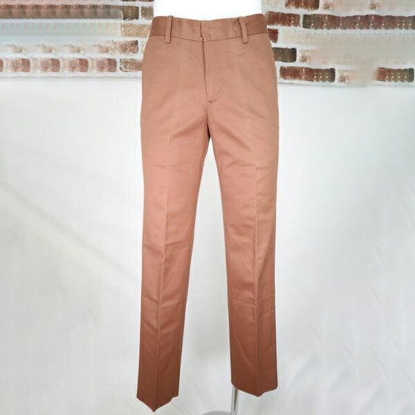 ブランド名はズボンを意味するイギリス英語の「trousers/トラウザーズ」とアメリカ英語の「pants」をミックスした造語。ブランドコンセプトは「男臭い雰囲気を醸し出すパンツ」 トロパンは、バーニーズニューヨーク、ユナイテッドアローズや、有名百貨店で扱われています。 商品説明 生産国 日本 サイズ 表記サイズS　　実用サイズS〜M 素材 コットン100%　 カラー ブラウン(画像にてご確認ください) 採寸 ウエスト：76cm　 股上：23cm 股下：87cm わたり幅：28cm (ぐるりで56cm) 裾幅：19cm (ぐるりで38cm) コメント 色はブラウンです。 表地はコットン100％素材で、サラッとした肌触り シルエットはストレートです。 前は、ジップファスナーとボタンです。（ボタンは2個です。）サイドポケットで、左側にコインポケットが付いています。人工皮革の縁取りがあります。 AMFステッチで高級感があります。後ろは、左側が、かくしボタンのフラップポケットで、右は、両玉縁ポケットです。 ウエスト部後ろは、Vスリット仕立てです。ウエスト部後ろ右側に、TROPANの文字が刺繍されています。 ほぼオールシーズン使えると思います。 激安価格での販売です☆ 〈注意事項〉 ・当店ではアウトレット商品を取り扱っている為、返品・交換は受け付けておりません。 ・ただし、商品説明や商品画像に明記されていない目立った欠陥や不良などの場合には、返品・交換を受け付けさせていただきます。 　商品到着後7日間以内にご連絡ください。 ※なお、当店で取り扱っている商品は一部を除いて一点物となりますため、交換対応ではなく返品対応となる事がございます。 ・掲載している写真は、ご使用のコンピュータの環境や撮影の光加減によって実際の商品のイメージと多少異なることがございます。 ・商品は新品未使用品ですが、倉庫保管していた商品のため、畳ジワなど目立つ場合がある場合もございますので、なにとぞご理解下さいますようお願いいたします。 ・ごく稀に商品がない場合があります。その場合は、ご容赦くださいませ。当然、全額返金致しますので、ご安心ください。 以上、同意の上、ご購入くださいませ。 メーカー希望小売価格はメーカー商品タグに基づいて掲載しています