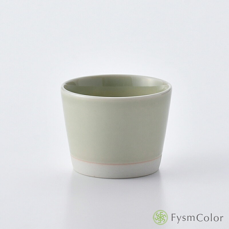 商品詳細 産地 波佐見焼／Made in japan サイズなど φ8cm／高さ6.5cm／150g 満水時約150ml 特徴 陶磁器 備考 電子レンジ◎／食洗器◎／オーブン× 商品によっては絵付けの雰囲気や柄の様子などがイメージと異なる場合がございます。味わい、表情として受け取っていただくと大変嬉しいです。福田陶器店オリジナルのシリーズが登場です！ 淡いパステルカラーのゆったり、ほんわかとしたシリーズに仕上がりました。 Pasty （パスティ）シリーズです。 こちらはグリーンです。パステル調なのにとっても爽やかなグリーン。スッと軽い気持ちで一日をスタートしてください。 普段使いはもちろん最適ですが、パーティシーンでも大活躍間違いなし。 そしてかわいらしさ満載のルックスと同じくらい、使い勝手の良さがアピールポイントです。 口径が8cmほどのミニカップ＆そばちょことしてマルチに活躍してくれます。容量は約170mlとけっこう入る印象。 オールシーズンで各種ドリンクはもちろん、デザートカップやちょっとしたお通しやサラダ、小鉢類としてもどんなテーブルシーンにも溶け込んでくれます。 お子さまの手にきちんとなじむので、かわいい頃の思い出の器としてもバッチリですね。 お子さまの成長にとって使う器って大切ですし、私たちもかけがえのないものだと思っています。 また、数を揃えておいて大切なお客様に使っていただくのもいいですよね。 普段使いはもちろん、真心をこめたおもてなしに一役買ってくれてとても素敵な時間を演出してくれるでしょう。 昼夜問わず、どんなテーブルシーンでも楽しくお使いいただけます。 もちろん贈り物にも最適。素敵なハッピーを届けてくれます。 ここ波佐見町から真心を込めてお届けいたします。 正真正銘、産地直送の器です。どうぞよろしくお願いいたします 商品詳細 産地 波佐見焼／Made in japan サイズなど φ8cm／高さ6.5cm／150g 満水時約150ml 特徴 陶磁器 備考 電子レンジ◎／食洗器◎／オーブン× 商品によっては絵付けの雰囲気や柄の様子などがイメージと異なる場合がございます。味わい、表情として受け取っていただくと大変嬉しいです。