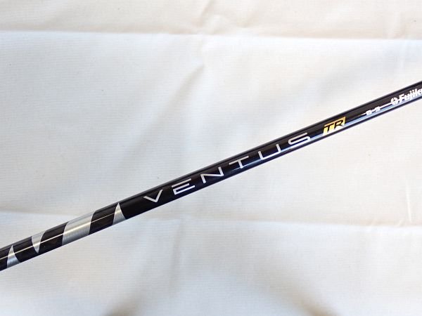 商品説明 ◎メーカー：フジクラ◎商品名：PING スリーブ付 G410/G425/G430/G440 ◎シャフト：VENTUS TR BLACK VELOCORE リシャフト 　抜きしろはみ出てます ◆状態ランクは当店独自の基準に基づいた評価でございますため、ご参考までにご覧ください。 ◆掲載画像・内容以外にもキズ・汚れ等がある場合がございます。 ◆神経質な方のご入札はご遠慮願います。 ◆複数モールでも販売しておりますので注文後キャンセルする場合ございます。 ◆新品、中古とも保証書は付属しておりません。 ●上記内容と詳細事項をよくご確認の上、ご購入お願いします。