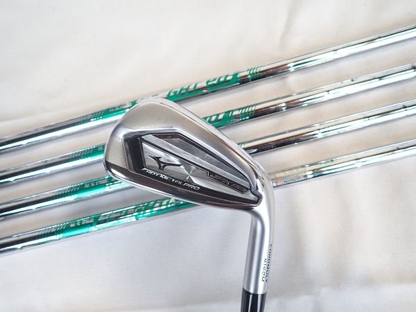 商品説明 ◎メーカー：ミズノ 日本仕様◎商品名：JPX 921 Hot Metal Pro ◎シャフト：N.S.PRO 950GH neo◎フレックス：S ◎総重量：(#6) 410g◎バランス：D1◎長さ：37.5インチ◎ランク：ソール　B　　フェイス　BC　　グリップ　BN/新品・未使用　A/全体的にきれい　B/普通の中古品　C/キズが目立つ中古品 ◆状態ランクは当店独自の基準に基づいた評価でございますため、ご参考までにご覧ください。 ◆掲載画像・内容以外にもキズ・汚れ等がある場合がございます。 ◆神経質な方のご入札はご遠慮願います。 ◆複数モールでも販売しておりますので注文後キャンセルする場合ございます。 ◆新品、中古とも保証書は付属しておりません。 ●上記内容と詳細事項をよくご確認の上、ご購入お願いします。