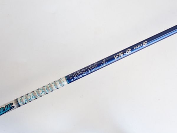 商品説明 ◎メーカー：グラファイトデザイン◎商品名：タイトリスト スリーブ付 ◎シャフト：Tour AD VR6 正規品 ◆状態ランクは当店独自の基準に基づいた評価でございますため、ご参考までにご覧ください。 ◆掲載画像・内容以外にもキズ・汚れ等がある場合がございます。 ◆神経質な方のご入札はご遠慮願います。 ◆複数モールでも販売しておりますので注文後キャンセルする場合ございます。 ◆新品、中古とも保証書は付属しておりません。 ●上記内容と詳細事項をよくご確認の上、ご購入お願いします。