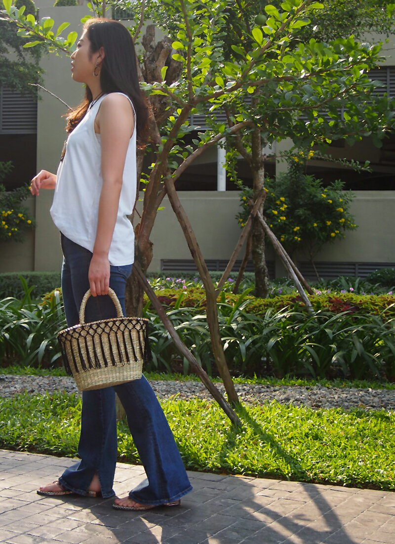 大人カゴバック　バスケット　ブラックフリンジタッセル　スタッズ　シンプル　バスケットトート