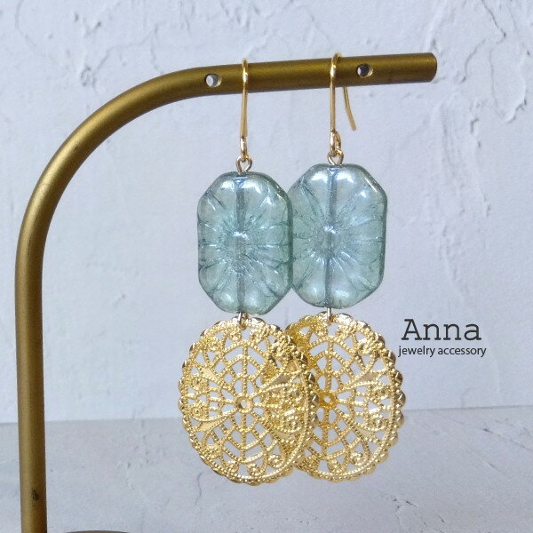 Antiqueキャンディチェコ製ガラスとクラシカルフィリグリーオーバルのピアス　ガラス　チェコ　金属アレルギー対応　チタン サージカルステンレス　樹脂　K14GF　イヤリングのサムネイル