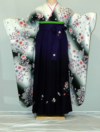 身丈肩裄袖丈前幅後幅169cm68cm106cm25cm30cmサイズ；L寸標準サイズ・・・身長153cmより171cm位に対応ヒップ102cm位までの方に、ギリギリ105cm位まで■着物のサイズについて詳しくお知りになりたい方は「きもの庄司」（庄司呉服店）まで電話かメールにてお問い合せ下さい。□大阪・神戸・京都はもとより、北は北海道から東北・東京・神奈川・千葉・埼玉・静岡・名古屋・福岡・沖縄まで日本全国どこへでも、均一料金で、お届けさせていただきます。□ 振袖・刺繍袴セット内容 □振袖（正絹）、袴（ぼかし刺繍袴）、長襦袢、巾着、着付小物一式