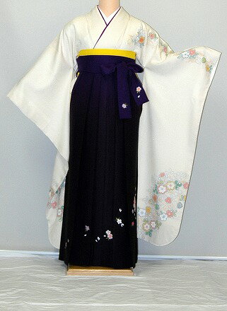 Rakuten - 【レンタル】振袖、袴（刺繍はかま）レンタル【白・薄色系】【HF820】標準/L寸/7号/9号/11号/13号/冬春キャンペーン