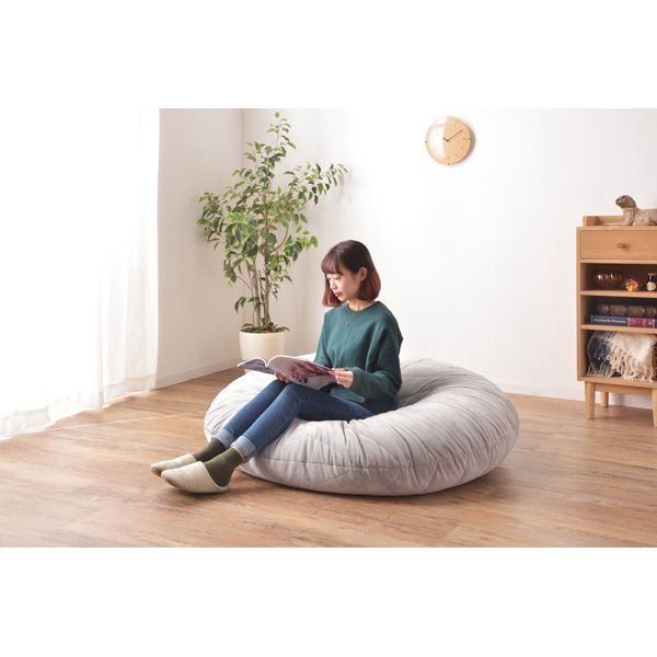ぐーみんラボのソファ ソファー ビーズクッション W135×D120×H22 ( ポリエステル ポリウレタン マイクロビーズ ビースクッション クッション ビーズ マイクロビーズ 取っ手付き 座椅子 簡易ベッド フィット感 座る 寝る かわいい 1人暮らし リビング 大きい カラフル オレンジ グレー )｜アングル3
