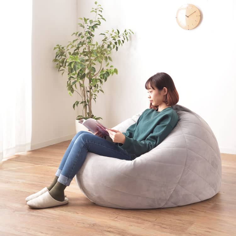 ぐーみんラボのソファ ソファー ビーズクッション W135×D120×H22 ( ポリエステル ポリウレタン マイクロビーズ ビースクッション クッション ビーズ マイクロビーズ 取っ手付き 座椅子 簡易ベッド フィット感 座る 寝る かわいい 1人暮らし リビング 大きい カラフル オレンジ グレー )｜アングル2
