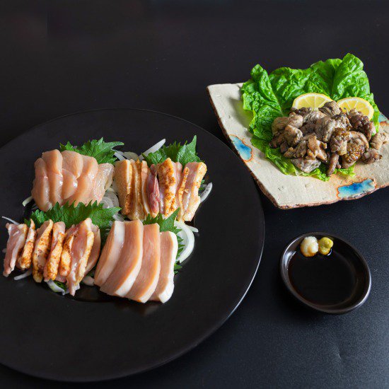 【送料無料】 さつま極鶏 大摩桜 鳥刺し4種＆炭火焼セット オリジナル醤油付 鶏刺身 鳥刺し 鳥刺 鶏刺し 鶏さし 刺身 鶏のたたき 鶏たたき 鶏肉 地鶏 炭火焼 炭火焼き 鶏 鳥肉 鹿児島 おつまみ ご飯のお供 お取り寄せ 産地直送 御歳暮 お歳暮 ギフト プレゼント 肉 食べ物のサムネイル