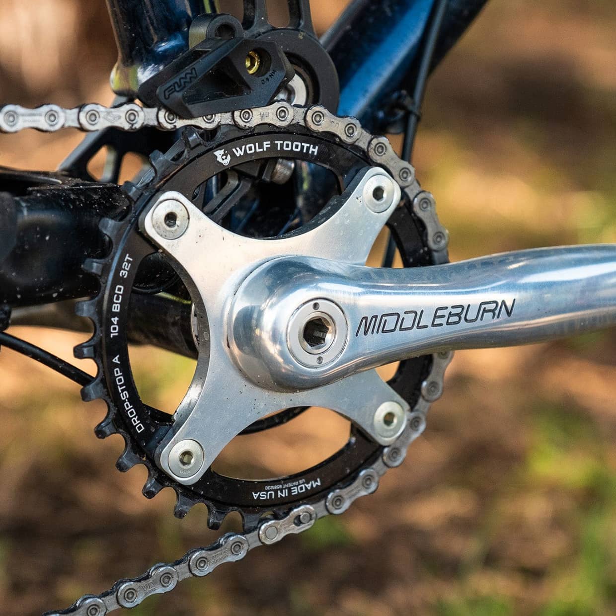 Wolf Tooth（ウルフトゥース）のDrop Stop ChainRing 104PCD 4 Arm（ドロップストップチェーンリング 104PCD 4アーム）