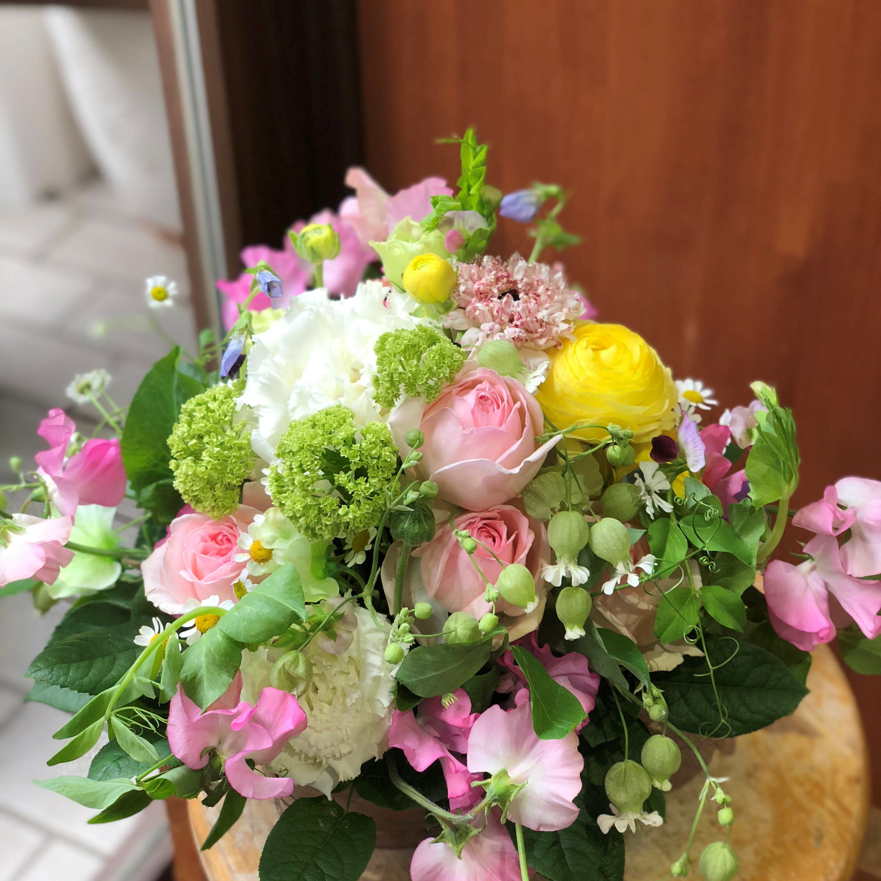 楽天誕生日 開店祝い お悔やみ　花匠美フラワー アレンジメント 花 かわいい 誕生日 お祝 開店祝い プレゼント ビバーナム バラ スイートピー アレンジ 送料無料 【花匠美ブランド】