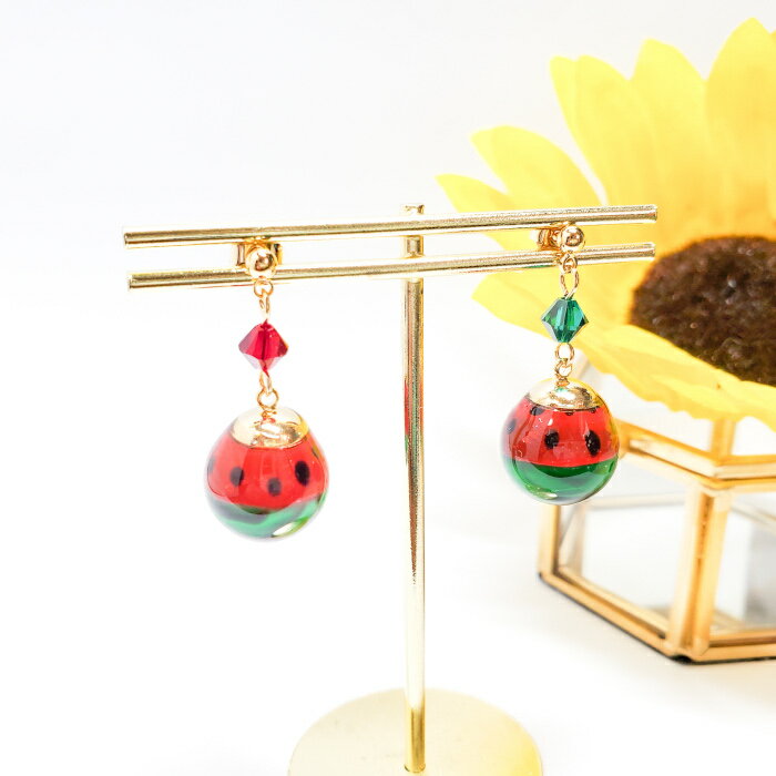 【 送料無料 】 ピアス イヤリング スイカ 西瓜 夏 夏休み ガラス レジン 樹脂 ハンドメイド アクセサ..