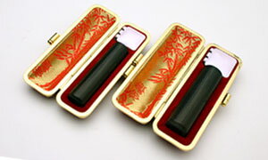 送料無料◆印鑑 はんこ 実印・銀行印 SSセット(実印 13.5mm 銀行印 12mm)玄武(黒彩樺)【赤-金枠】 [印鑑 実印 銀行印 2本セット 印鑑ケース...