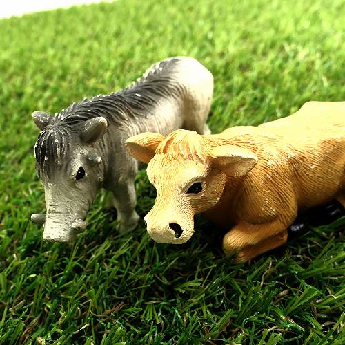 ミニチュア 動物 イノシシとウシ 置物 マスコット インテリア おしゃれ 置き物 展示品 訳あり AO-839 宅配便のみ [2]