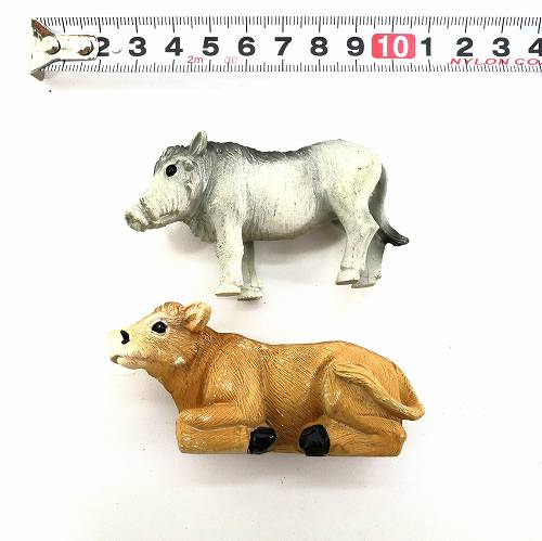 ミニチュア 動物 イノシシとウシ 置物 マスコット インテリア おしゃれ 置き物 展示品 訳あり AO-839 宅配便のみ [3]