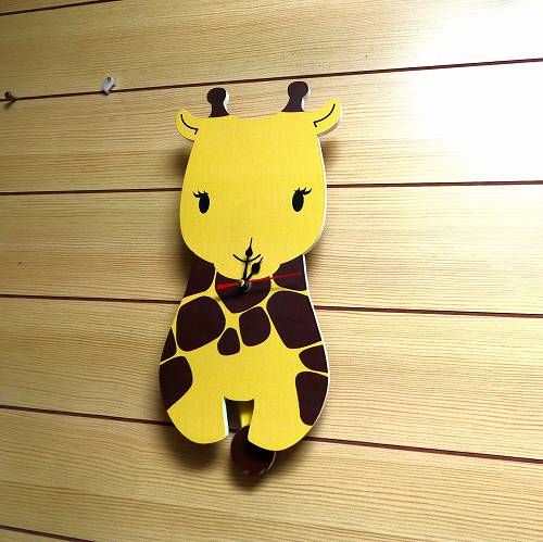 掛け時計 掛時計 キリン 振り子時計 木製 かわいい おしゃれ 癒し 動物 シッポをふりふり CW-068 あす楽 宅配便のみ [3]