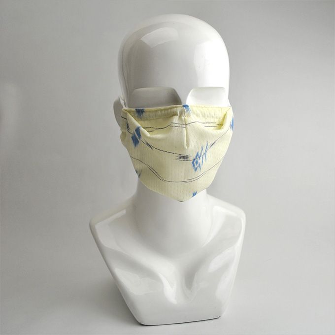 球体にカット裁断された当店オリジナルの着物地を使った優しい感触のマスクです。☆手作りマスク／高級マスク／着物マスク