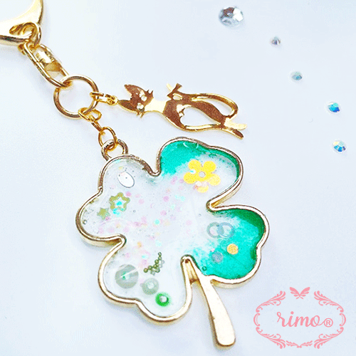 ＼10%OFF／ かわいい クローバー 四つ葉 チャーム 大人 キーホルダー プレゼントに人気 メール便で送料無料