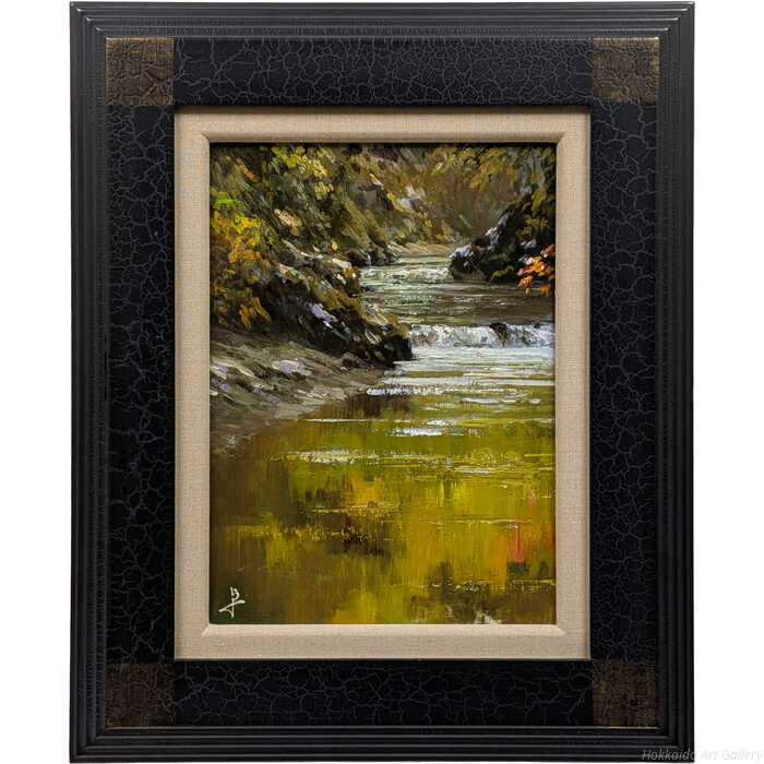 紅葉が映り込んだ水面が風情を感じさせる、秋の渓流の景色。日本の自然を深く見つめる視点が、この情景に息吹を与えています。技法：油彩画作品サイズ：F4号額のサイズ：高さ51×幅42×奥行き4cm作品の状態：良好です保護箱：差し箱長岡卓（ながおか...