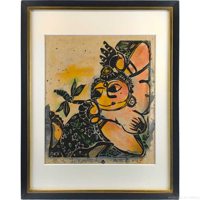 大胆な構図と柔らかな色使いが印象的です。独自の版画技法と油彩の基礎が融合し、裏彩色による温かい色彩が、力強い線描と相まって個性的な表現を生み出しています。額縁は新品です自筆サイン、印技法：木版画マット内寸：縦39×横33cm額のサイズ：高さ59×幅47×奥行き2cm作品の状態：良好です保護箱：合わせ箱成田泰明（なりたたいめい / NARITA Taimei）＜略歴・情報＞1921北海道旭川市に生まれる1964高橋北修に師事し油絵を学ぶ1972創元会展次賞1975全道展奨励賞（'72同賞）1981棟方志功の影響を受け墨彩画・版画を独学で開始1998逝去＜特徴＞棟方志功の影響を受け、版画の裏から水彩で着色する「裏彩色」という技法を確立。生涯で187回もの個展を開催し、独自の版画技法と油彩の基礎を融合させた個性豊かな作品で根強い人気を誇る。＜作品収蔵＞旭川市、東金市注意事項：お使いのモニターの発色具合によって、実際のものと色が異なる場合がございます。