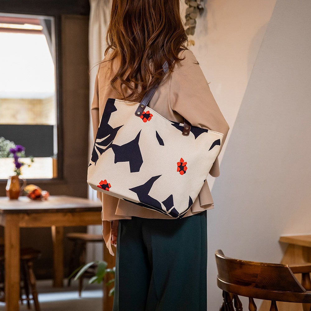 亥之吉 中トートバッグ [マーガレット] 黒 紫 トートバッグ レディース キャンバス 和柄 花柄  ...