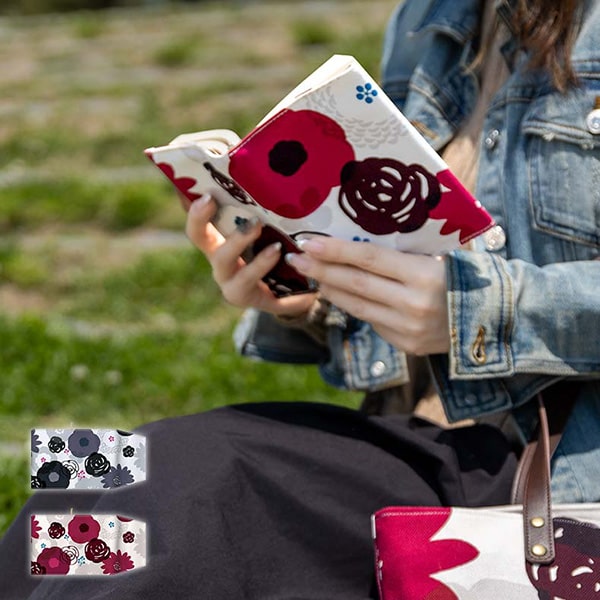 亥之吉 文庫本カバー 「 はなかさね 」 ブックカバー 文庫本 布 サイズ調整できる オリジナル 綿100% 京都の染め屋 和柄テキスタイル 洗濯OK しおり付...