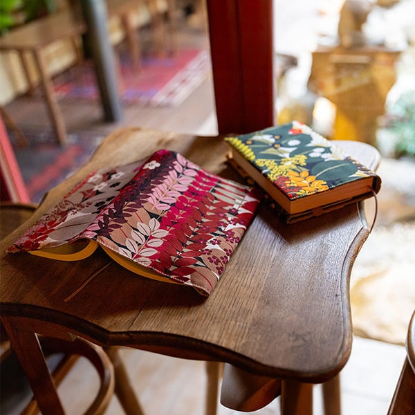 亥之吉 単行本カバー しょくぶつえん 植物園 ボタニカル 花柄 ネコポス可 B6判 四六判 ハードカバー サイズ調整できる 単行本 ブックカバー 京都の染め屋 ...