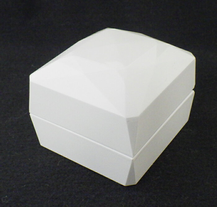 【ポイント最大20倍】ジュエリーボックス ケース リング用 光る LDE付 ホワイト リングケース プレゼント プラスチック製 鑑賞 ギフトボックス 記念日 サプライズ 誕生日 記念日 プロポーズ ホワイトデー