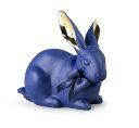 【P5倍＋割引クーポン】【6/1から一部値上】ウサギ Bold Blue 【正規品】リヤドロ LLADRO フィギュリン リボン 青 かわいい 磁器 人形 置物 インテリア 保証 プレゼント お祝い 新築 開業 玄関 オフィス リビング 寝室 01009448