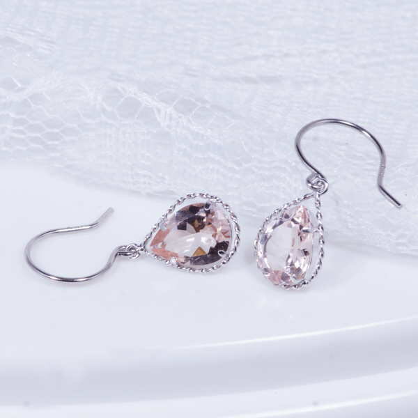 乐天商城 - PT 1.6ct モルガナイトピアス アメリカンフック ペアシェイプ ひねり プラチナ