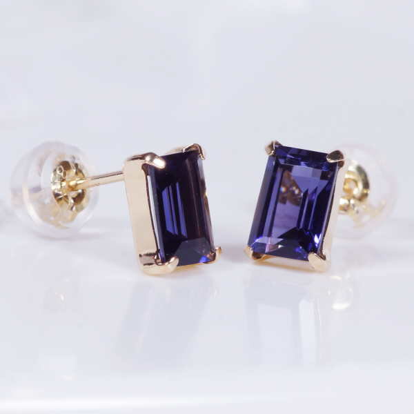 18金 アイオライトスタッドピアス 計1カラット スクエア レクタングル 長方形 藍色 ギフト 結婚式