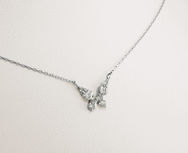 Pt900/Pt850 天然 ダイヤモンド 0.30ct バタフライ プラチナ ネックレス レディース 豪華8石