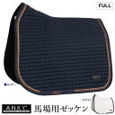 商品説明 ANKY（アンキー）の馬場用ゼッケンです。 縁に施されたラメのキラキラなラインが印象的な、ゴージャスなゼッケンです。 ・サイズ：FULL（フル） ・素材：【外側】コットン100％、【内側】ポリエステル100％ ・重さ：1,100グラム程度 ・カラー：ネイビー（紺）、ホワイト（白）