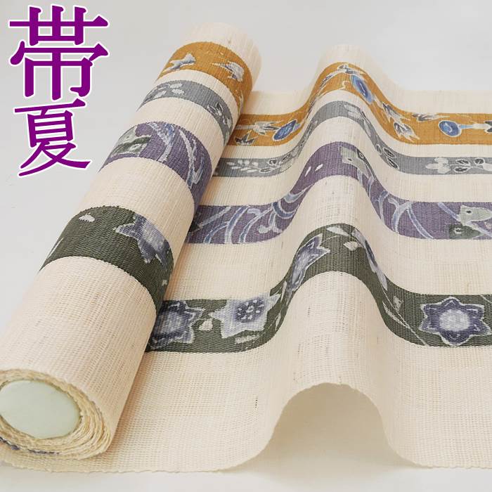 商品説明 本麻 染め名古屋帯 未仕立て品 九寸名古屋帯反物 天然繊維の麻だけが持つ爽やかな肌触りとシャリ感があり麻生地の張りのある感触となった、軽くて清涼感ある透け感ある紗織りとなった麻名古屋帯です。 単衣、盛夏着物へご利用頂ける夏帯となっています。 当店在庫処分品のアウトレット価格です。 6月、7月、8月、9月の単衣から盛夏着物のカジュアルな装いへご利用頂けます。 写真での仕立て上がりイメージは、実際の仕立て上がりとは現状よりも縫い込みで幅が狭くなり柄のでかたに違いがでます。 反物の状態にてお届けとなります。 当店にて綿芯込み仕立て上がり加工も受け賜っております 芯仕立代 税込み8900円。 ◎九寸名古屋帯とは 帯に仕立てる前の反物の状態での反物生地巾が35cm前後でクジラ尺で約9寸からきた呼び名となっており、仕立ての際は、両端を折り込み、帯芯を入れて30cm前後クジラ尺で約8寸巾前後にて仕立てる名古屋帯となります。 状　態 新品商品 当店在庫処分品のアウトレット価格となっています。 素　材 表地　麻 100％ コンディション　 　アウトレット 新品商品 サイズ 反物　長さ　4m90cm /　巾　34cm 仕立て上がり長さ 4m50cm〜70cm ご注意 お客様のお使いのモニターや環境等により、実際のお色目が異なる場合がありますことご了承下さい。また、リサイクル品につきましては、細かいシミ等がある場合が御座います。 在庫商品につきましても、実店舗での販売をしておりますので、商品ページに「売切れました」と表示されてなくとも、在庫切れが生じる場合がございます。 誠に申しわけありませんが、何卒ご理解頂きご利用頂けます様おねがい申し上げます。本麻 染め名古屋帯 反物 アウトレット ★★★★★ 本麻 染め名古屋帯 未仕立て品 九寸名古屋帯反物 天然繊維の麻だけが持つ爽やかな肌触りとシャリ感があり麻生地の張りのある感触となった、軽くて清涼感ある透け感ある紗織りとなった麻名古屋帯です。 単衣、盛夏着物へご利用頂ける夏帯となっています。 当店在庫処分品のアウトレット価格です。 6月、7月、8月、9月の単衣から盛夏着物のカジュアルな装いへご利用頂けます。 写真での仕立て上がりイメージは、実際の仕立て上がりとは現状よりも縫い込みで幅が狭くなり柄のでかたに違いがでます。 反物の状態にてお届けとなります。 当店にて綿芯込み仕立て上がり加工も受け賜っております 芯仕立代 税込み8900円。 ◎九寸名古屋帯とは 帯に仕立てる前の反物の状態での反物生地巾が35cm前後でクジラ尺で約9寸からきた呼び名となっており、仕立ての際は、両端を折り込み、帯芯を入れて30cm前後クジラ尺で約8寸巾前後にて仕立てる名古屋帯となります。 ■サイズ 反物　長さ　4m90cm /　巾　34cm 仕立て上がり長さ 4m50cm〜70cm