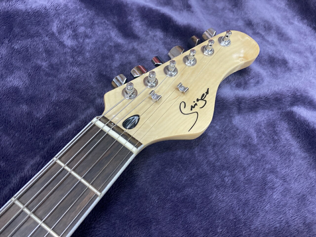 ーです Smile Music 弦 木 木材 かっこいい 調整済み 緑 グリーン メタリック シンライン かいじゅう