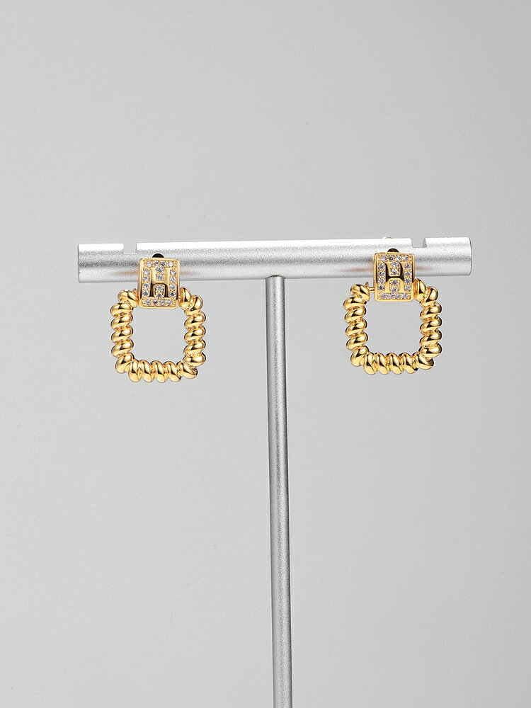 ピアス 3色 H イニシャル レディース ニッケルフリー アクセサリー ゴールド シルバー ピンクゴールド 18k 仕上 金属アレルギー 対応 母の日 ホワイトデー クリスマス プレゼント 誕生日 プレゼント 女性 レディース シンプル ジュエリー 大ぶり 上品 低アレルギー kikiya