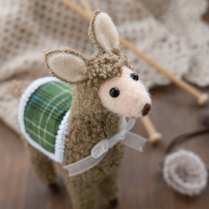 ＼最大8%クーポン発行&P5倍 7/11 01:59まで/クリスマス 動物 フェルト 人形 アニマル オブジェ かわいい インテリア 置物 ぬいぐるみ 飾り ハンドメイド アルパカ Xmas プレゼント