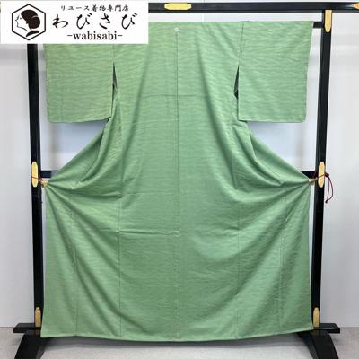 【9日まで★全商品P10倍★先着30名限定20%OFFクーポン配布中】 色無地 流水模様 山葵色 しつけ糸 K-3852 着物 きもの kimono 和服 和装 中古 リサイクル着物 【送料無料】
