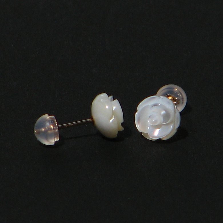6月誕生石 直径8mmの薔薇 マザーオブパール K10 ピアス【8mm】【6月 誕生石】アコヤガイ 冠婚葬祭 月の雫 遊色効果 人魚の涙 天然石 上品 子宝 安産 ジューンブライド アクセサリー ジュエリー パワーストーン メンズ レディースの商品画像 3