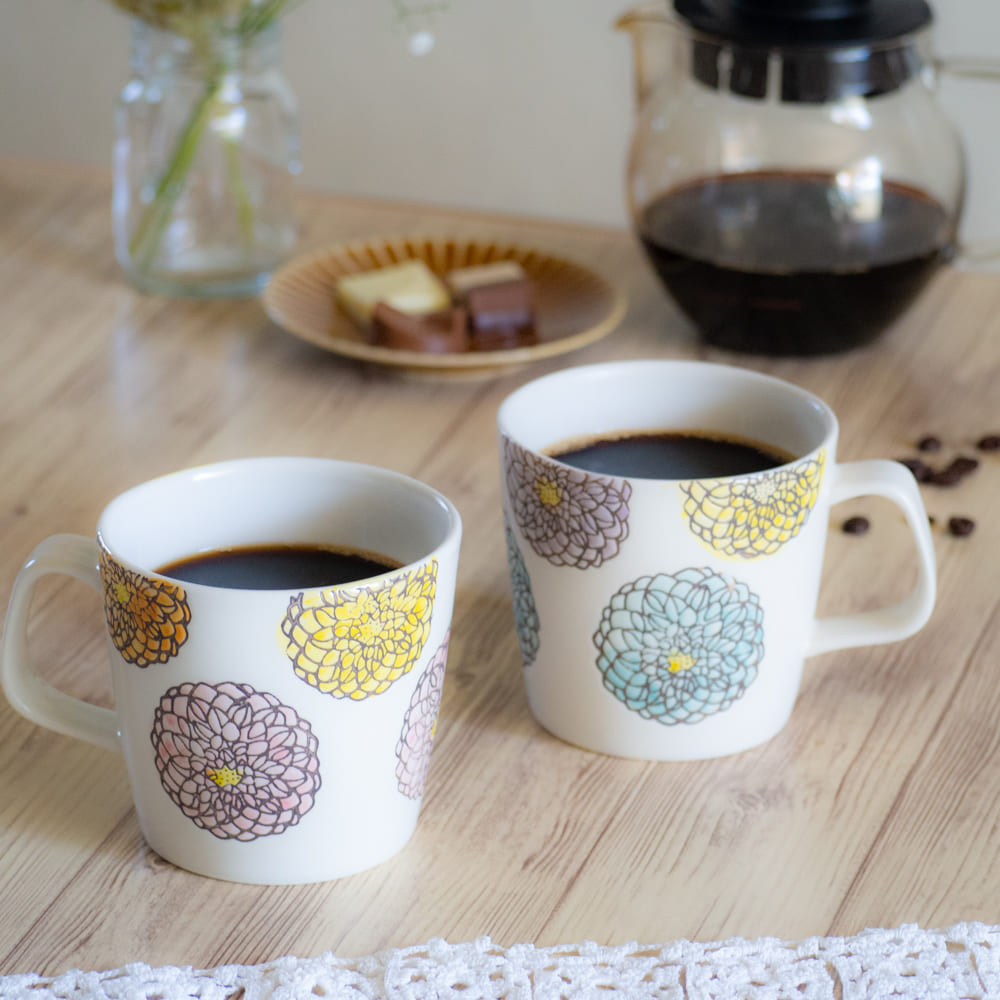 菊花々 マグカップ 波佐見焼 陶器 青 赤 黒 ギフト マグ 湯呑 湯のみ 誕生日 プレゼント 記念日 結婚記念日 夫 還暦 祝い 母の日 父の日 敬老の日 ペア