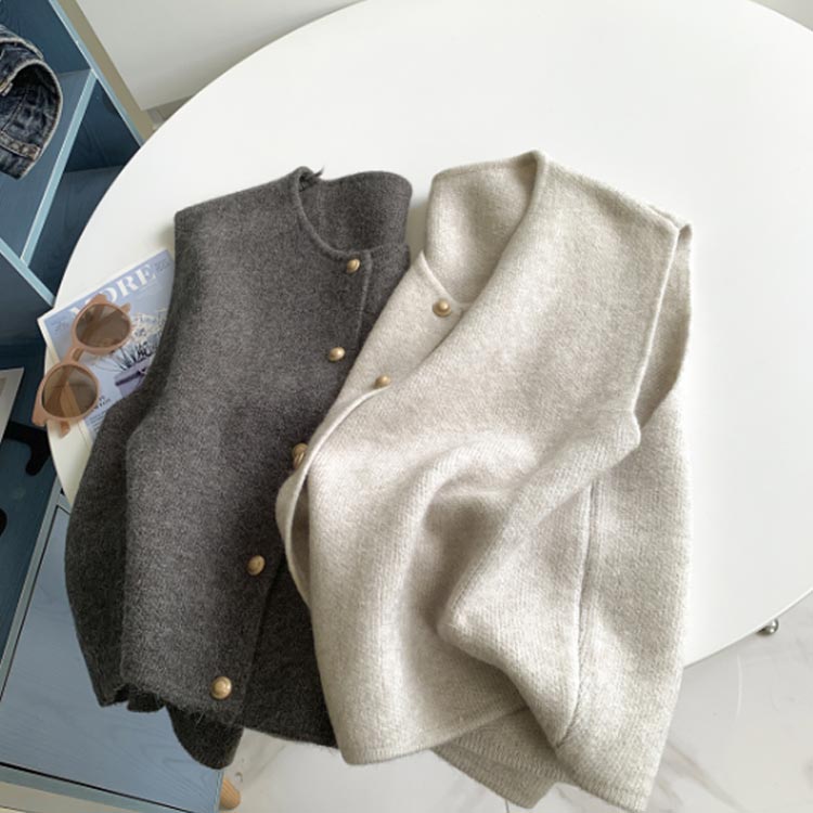 ベスト ニット カジュアル トップス ゆったり カーディガン レイヤード シンプル レディース ベスト ゴールドボタン 羽織 大人可愛い ベージュ キャメル ブラック 春夏 3