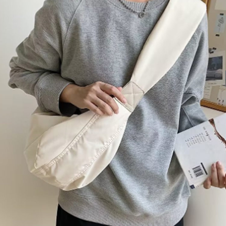 ショルダーバッグ ナイロン 月型 レディース バッグ ショルダー カバン 鞄 かばん ハーフムーン 斜めがけ 肩掛け マザーズバッグ ワンショルダー トートバッグ 大きめ かるいバッグ ボディバッグ 軽い 通勤 通学 軽量 おしゃれ かっこいい