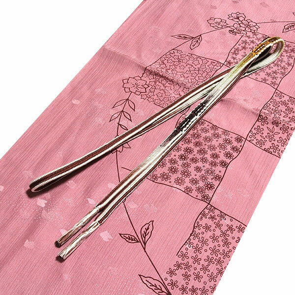 ■新品　正絹 ■地色…帯揚げ【紅梅色 こうばいいろ】・帯締め【白色系・茶色系など】 こちらは色柄共にオシャレな何にでも合わせ良い「正絹帯揚げ」に、 しなやかで結びやすく、緩みにくい「正絹/冠組」の上質な帯締めセットとなっております。 また様々なシーンに合わせてお使いいただけるもので、 20代以上のお方に最適かと思います。 画像以上に大変美しいお薦めのセット品ですので、 この機会に是非ともどうぞ。 こちらはメール便にて発送いたします。 画像は出来る限り現物に近い物を選んでおりますが、 お客様のモニターの違いなどで、 多少色目が異なる場合がございます。 色合い等に関しましてはお気軽にご質問ください。