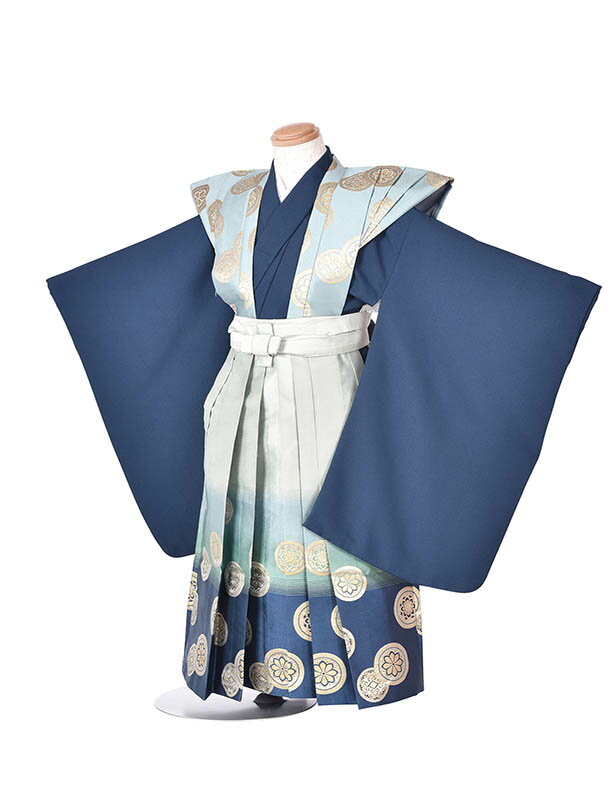 商品情報素材化繊対応身長100cm~110cm　4歳5歳用のお着物になりますサイズ■肩裄：約46cm ■袴丈：約55cm(おへそからくるぶしまでの長さです。）※簡単なサイズ調整(腰紐にて)が必要な場合があります。※小物はこちらでコーディネートさせて頂きます。掲載画像について実際の商品になるべく近い色を再現しておりますが、お客様のご覧になっているモニターや環境により、実際の色・質感等が若干異なる場合がございます。ご容赦下さいませ。セット内容1、羽織　2、着物　3、袖なし襦袢　4、袴　5、角帯6、羽織紐　7、扇子　8、かいけん　9、お守り　10、草履　11、足袋　12、腰紐（2本）　13、サスペンダー【七五三レンタル】5才男児袴 袴セット 袴羽織り 羽織袴 5歳裃 ペパーミント紺 5歳 男の子 100cm~110cm 5歳着物 着物レンタル5 子供着物 お正月 お祝い着物 キッズ 753 七五三 五歳 子供 5歳児 フルセットレンタル 七五三 5歳用 往復送料無料 新品足袋プレゼント 小さめ 【七五三レンタル】5才男児袴 袴セット 袴羽織り 羽織袴 5歳裃 ペパーミント紺 5歳 男の子 100cm~110cm 5歳着物 着物レンタル5 キッズ 753 五歳 子供 5歳児 5歳用 送料無料 小さめ 【レンタル】 小さめ 裃 ペパーミント紺でおしゃれでかっこいい！ 5歳のお祝いにおススメ！ かっこいいお着物で楽しい七五三をお迎え下さい。 ご利用日の2日前にお届けします。3