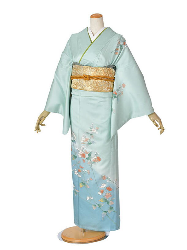 商品情報素材化繊サイズ裄/66cm　袖丈/49.5cm　前幅26.5cm　後幅/31.5cm　身丈165掲載画像について実際の商品になるべく近い色を再現しておりますが、お客様のご覧になっているモニターや環境により、実際の色・質感等が若干異なる場合がございます。ご容赦下さいませ。コーディネートについて付属の帯小物は通常時期と同じ袷のものをセット致します。帯・小物はこちらでコーディネートさせていただきます。【レンタル】夏用附下 単衣留袖 夏結婚式着物 13号〜17号 およばれ夏 式典着物 親族着物 リゾートウエディング 単衣豪華 6月9月着物 送料無料 フルセットレンタル 足袋プレゼント 【レンタル】夏用附下 単衣留袖 夏結婚式着物 13号〜17号 およばれ夏 式典着物 親族着物 リゾートウエディング 単衣豪華 6月9月着物 送料無料 フルセットレンタル 足袋プレゼント 【レンタル】単衣の着物です。 涼しげな水色のグラデーションは夏の着物スタイルにオススメです。 身長150cm~160cm　13号〜17号こちらの商品は夏用の着物となります単衣とは…表地1枚で仕立てられた着物です。単衣の附下です。6月・9月のご利用におすすめです。付属の帯小物は通常時期と同じ袷のものをセット致します。 ご利用日の2日前にお届けします。 3
