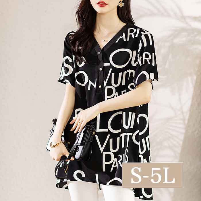 ■発送のタイミング 大きいサイズのお洋服 LaLa♪Wish* lalawish ララウィッシュ 楽天 店は レディースファッション 通販 店 大きいサイズの専門店です。 ［取扱いサイズ 対象］フリーサイズ Mサイズ Lサイズ LLサイズ 2Lサイズ 3Lサイズ 4Lサイズ 5Lサイズ M L LL 2L 3L 4L 5L XL XXL XXXL XXXXL 9号 11号 13号 15号 17号 19号 お手軽な マタニティウエア としても。 ［年代］10代 20代 30代 40代 50代 60代 70代以上。ティーンズ 学生 中学生 高校生 女子高生 女子大生 OL アラサー アラフォー アラフィフ アラカン アラ還 ミセス 世代に人気です。 ［シーン用途］ 旅行 ルームウエア 部屋着 パジャマ 休日 普段着 普段使い 街着 ワンマイル コンビニ 買い物 ご近所 コーデ おうち時間 テレワーク 通勤 通学 オフィス 職場 事務服 仕事着 フォーマル 2次会 宴会 飲み会 女子会 ママ会 ランチ 外出着 お出かけ お呼ばれ 同窓会 合コン 食事会 お見合い デート 参観日 ドライブ リゾート 海外旅行 国内旅行 ライブ コンサート 母の日 などのお洋服も。 ［ファッションテイスト］ 大人可愛い 上品 優しい 素敵 可愛い かわいい かっこいい カジュアル ゆるかわ ナチュラル シンプル 個性的 他にない 派手 華やか シック 地味 ラフ ルーズ 楽ちん 楽チン リラックス モテコーデ セクシー sexy クール 綺麗系 きれいめ 制服 女装 コスプレ 韓国ファッション エレガント オフィス ビジネス ガーリー クラシカル コンサバ セレカジ フェミニン モード レトロ ノーブランド 定番 売れ筋 トレンド 人気 流行 おしゃれ お洒落 ［検索ワード］大きいサイズレディース 大きいサイズ レディース ぽっちゃり ふくよか ゆったり ぽちゃかわ ラージサイズ ビッグサイズ オーバーサイズ トールサイズ 高身長 クイーンサイズ 着痩せ(着やせ) 体型カバー効果 (体型の悩み改善) ダイエット 細見え コーディネートしやすい スタイリング スタイル 合わせやすい 女性服 女性用 女性物 婦人物 婦人服 婦人用 男女共用 ユニセックス ジェンダーレス ジェンダレス アパレル 服装 服 洋服 ファッション 高見え リーズナブル 安い プチプラ 価格でお届け。マタニティ マタニティー またにてぃ マタニティウエア 授乳服 妊婦服 としても。 母 母親 プレママ マタママ 産前 産後 にも。インスタ映え Instagram zoom映え ズーム映え リモート映え アイテム 時々、福袋 もご用意。自分用 自分へのご褒美 ごほうび ロングシーズン英字ロゴロングトップス 黒地に白いロゴを散りばめたロングトップスです。 薄くて軽やかな、スカーフのような素材を使用しており、 肌に触れるとさらりと心地よく、とても涼しくお召しいただけます。 ロング丈ながら重さを感じさせないため、暑い季節でも快適に着用できる一枚です。 S:バスト96 着丈79 M:バスト100 着丈80 L:バスト104 着丈81 LL:バスト108 着丈82 3L:バスト112 着丈83 4L:バスト116 着丈84 5L:バスト120 着丈85 65%綿35%ポリエステル（ポリエステル100のような素材です） ブラック サイズ・素材・カラー表記につきましては、メーカー・取引業者の情報に基づいて記載。（個体差・誤差は予めご了承ください。）