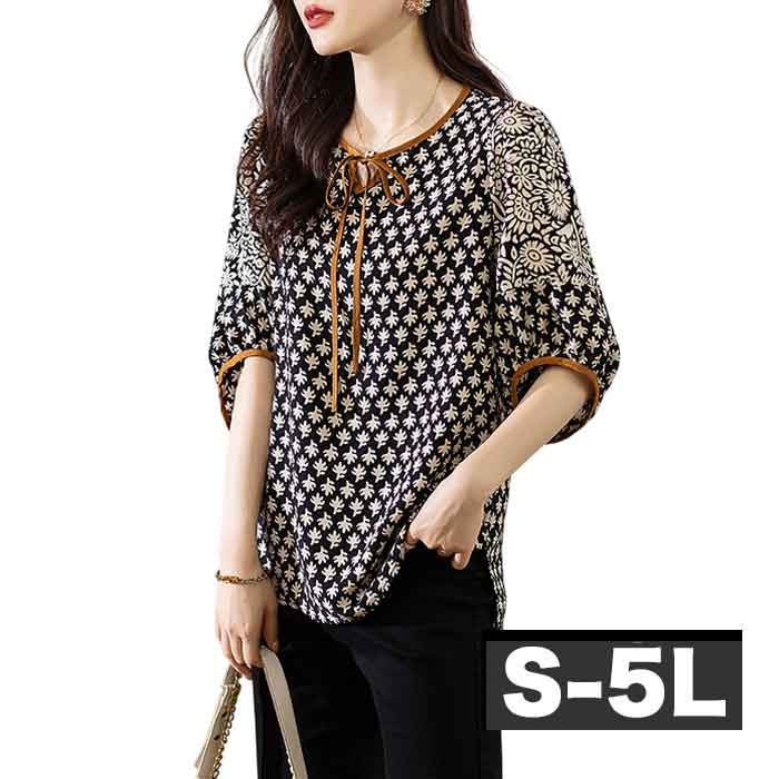 ■発送のタイミング 大きいサイズのお洋服 LaLa♪Wish* lalawish ララウィッシュ 楽天 店は レディースファッション 通販 店 大きいサイズの専門店です。 ［取扱いサイズ 対象］フリーサイズ Mサイズ Lサイズ LLサイズ 2Lサイズ 3Lサイズ 4Lサイズ 5Lサイズ M L LL 2L 3L 4L 5L XL XXL XXXL XXXXL 9号 11号 13号 15号 17号 19号 お手軽な マタニティウエア としても。 ［年代］10代 20代 30代 40代 50代 60代 70代以上。ティーンズ 学生 中学生 高校生 女子高生 女子大生 OL アラサー アラフォー アラフィフ アラカン アラ還 ミセス 世代に人気です。 ［シーン用途］ 旅行 ルームウエア 部屋着 パジャマ 休日 普段着 普段使い 街着 ワンマイル コンビニ 買い物 ご近所 コーデ おうち時間 テレワーク 通勤 通学 オフィス 職場 事務服 仕事着 フォーマル 2次会 宴会 飲み会 女子会 ママ会 ランチ 外出着 お出かけ お呼ばれ 同窓会 合コン 食事会 お見合い デート 参観日 ドライブ リゾート 海外旅行 国内旅行 ライブ コンサート 母の日 などのお洋服も。 ［ファッションテイスト］ 大人可愛い 上品 優しい 素敵 可愛い かわいい かっこいい カジュアル ゆるかわ ナチュラル シンプル 個性的 他にない 派手 華やか シック 地味 ラフ ルーズ 楽ちん 楽チン リラックス モテコーデ セクシー sexy クール 綺麗系 きれいめ 制服 女装 コスプレ 韓国ファッション エレガント オフィス ビジネス ガーリー クラシカル コンサバ セレカジ フェミニン モード レトロ ノーブランド 定番 売れ筋 トレンド 人気 流行 おしゃれ お洒落 ［検索ワード］大きいサイズレディース 大きいサイズ レディース ぽっちゃり ふくよか ゆったり ぽちゃかわ ラージサイズ ビッグサイズ オーバーサイズ トールサイズ 高身長 クイーンサイズ 着痩せ(着やせ) 体型カバー効果 (体型の悩み改善) ダイエット 細見え コーディネートしやすい スタイリング スタイル 合わせやすい 女性服 女性用 女性物 婦人物 婦人服 婦人用 男女共用 ユニセックス ジェンダーレス ジェンダレス アパレル 服装 服 洋服 ファッション 高見え リーズナブル 安い プチプラ 価格でお届け。マタニティ マタニティー またにてぃ マタニティウエア 授乳服 妊婦服 としても。 母 母親 プレママ マタママ 産前 産後 にも。インスタ映え Instagram zoom映え ズーム映え リモート映え アイテム 時々、福袋 もご用意。自分用 自分へのご褒美 ごほうび ロングシーズンプリント総柄トップス 黒地にベージュの模様をのせ、ブラウンの縁取りで全体を引き締めたプリント総柄トップス。 胸元のリボンが上品なアクセントとなり、ぽわんとした袖が柔らかなシルエットを演出します。 色使いのバランスが絶妙で、コーディネートに取り入れるだけでおしゃれ度がぐっと高まる一枚です。 S:バスト94 着丈62 M:バスト98 着丈63 L:バスト102 着丈64 LL:バスト106 着丈65 3L:バスト110 着丈66 4L:バスト114 着丈67 5L:バスト118 着丈68 サイズ・素材・カラー表記につきましては、メーカー・取引業者の情報に基づいて記載。（個体差・誤差は予めご了承ください。）
