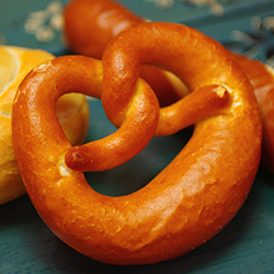 本場ドイツ製ブレッツェル(冷凍・完全焼成)ドイツハム・ソーセージにぴったりです!