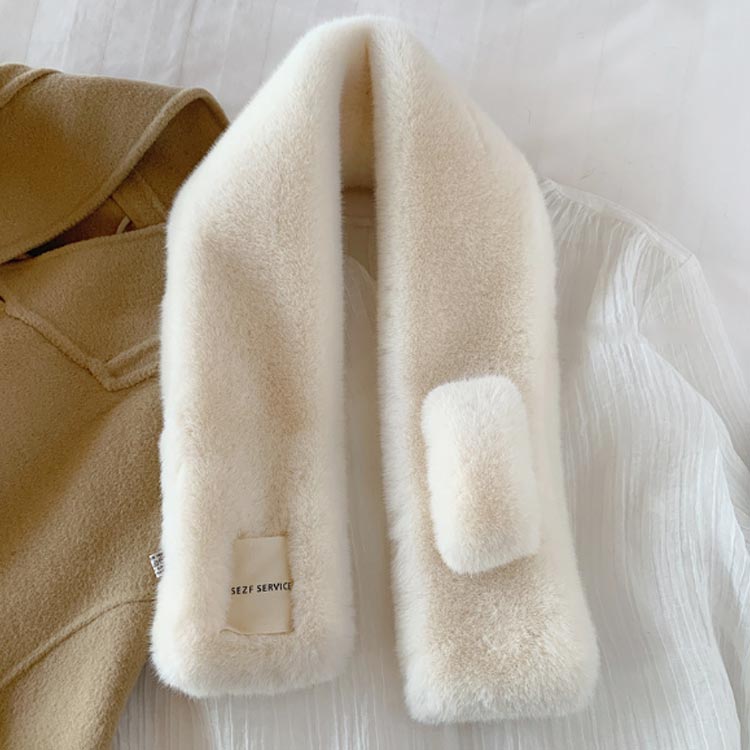 ショートマフラー 差し込み マフラー ティペット レディース もこもこ ネックウォーマー 女性用 スヌード フェイクファー 通学 シンプル ふんわり 送料無料 保温 防寒 あったか 通勤 秋 かわいい おしゃれ ファー