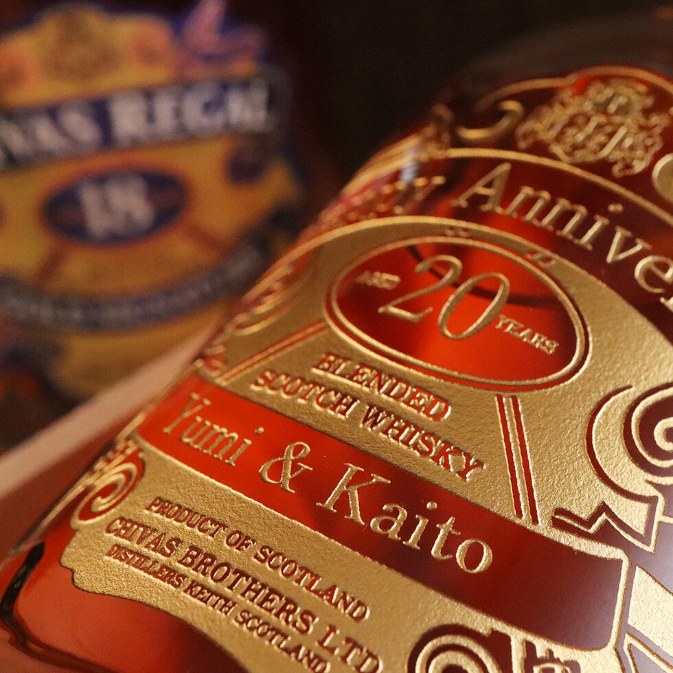 メイクギフトの【名入れ ウイスキー】シーバスリーガル18年 700ml 彫刻ボトル 名前入り 誕生日 結婚記念日 還暦祝い 退職祝い プレゼント ギフト｜アングル3